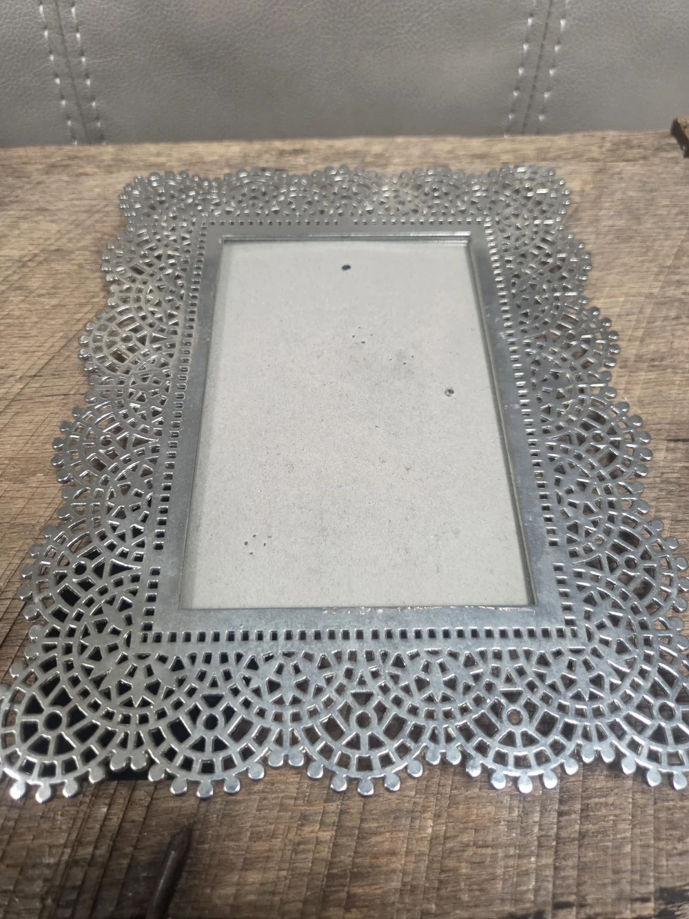 Vintage Vibe Bella Lux Silvertone Metal Frame w/ Delicate Filigree Pattern Bin Q